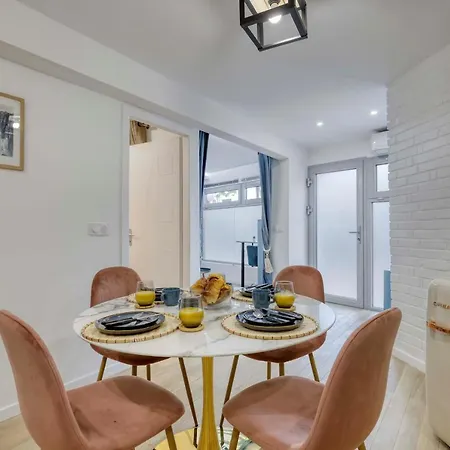 Stylish & New 1 Bdr Flat With A/c-trendy 11 Paris