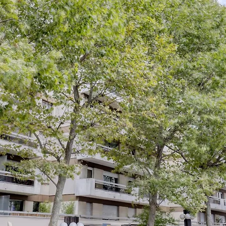 Stylish & New 1 Bdr Flat With A/c-trendy 11 Apartment